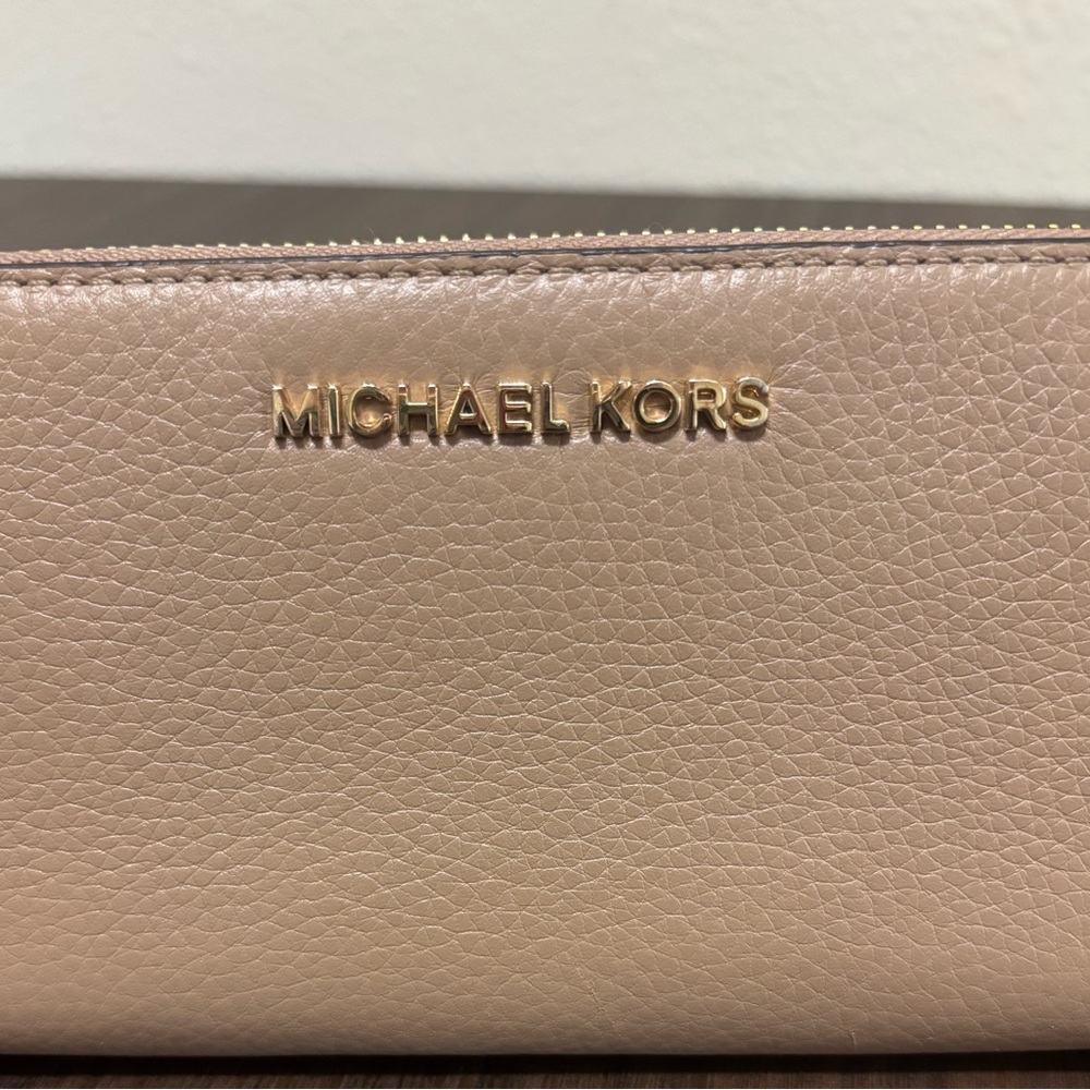 Michael Kors Blush Leather Wallet - Picture 4 of 15